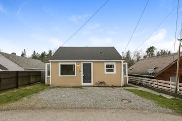 966 Retsil Rd E Port Orchard, WA 98366